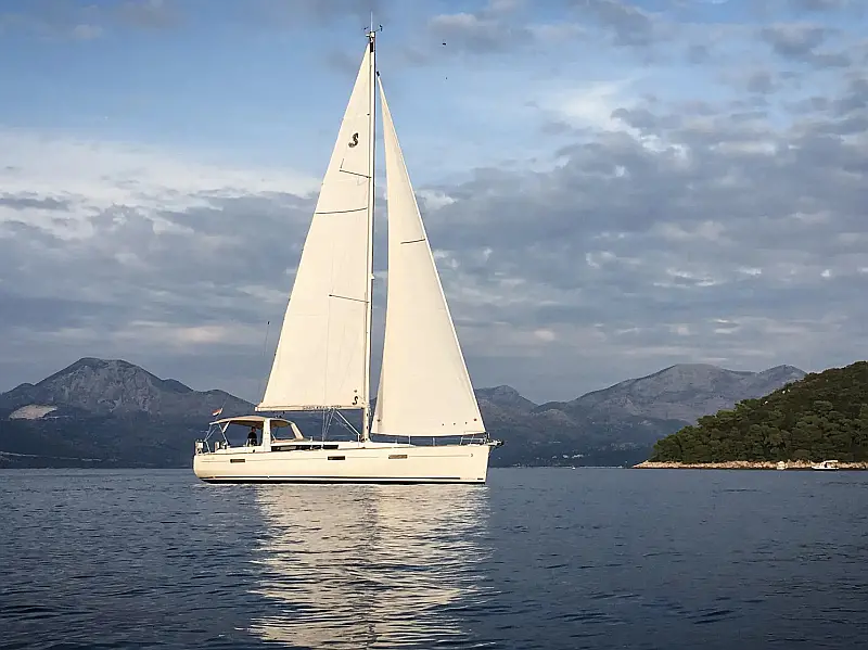 Oceanis 45 (4 cabins)