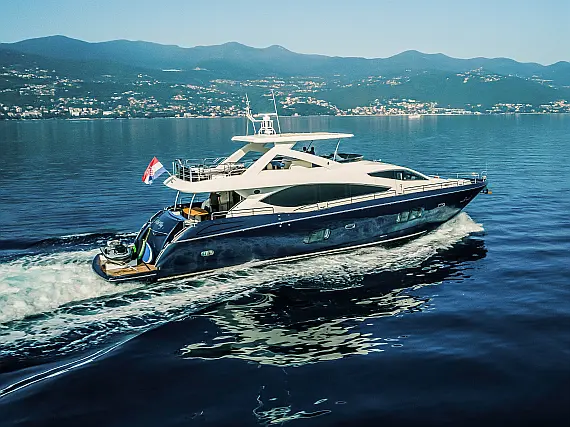 Sunseeker Yacht 86