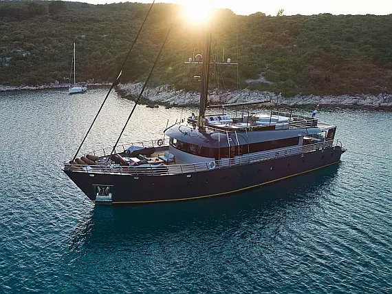 Motor sailer
