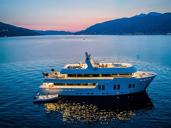 Saba  Custom 34