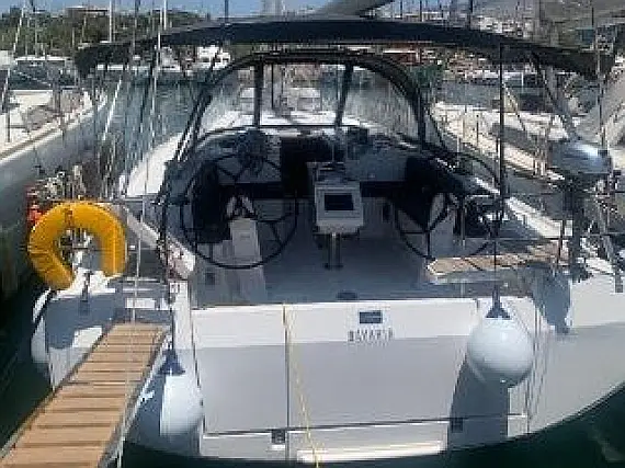 Bavaria C42 (3 cab.)